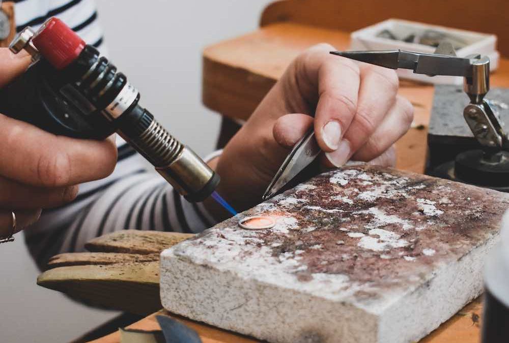 Comment faire des bijoux fantaisie ? 6 étapes